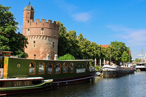 Bedrijfsuitje in Zwolle in het voorjaar grachten